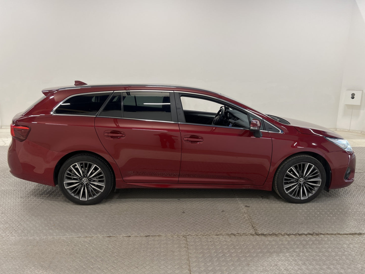 Toyota Avensis 2.0 152hk  B-kamera Skinn Lane assist