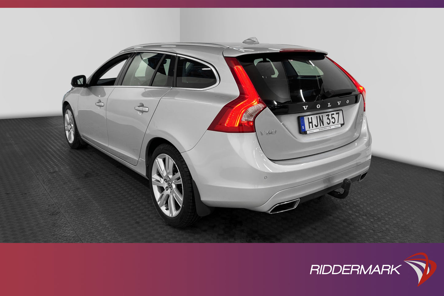 Volvo V60 D4 181hk Summum VOC Värmare Taklucka Navi PDC Drag