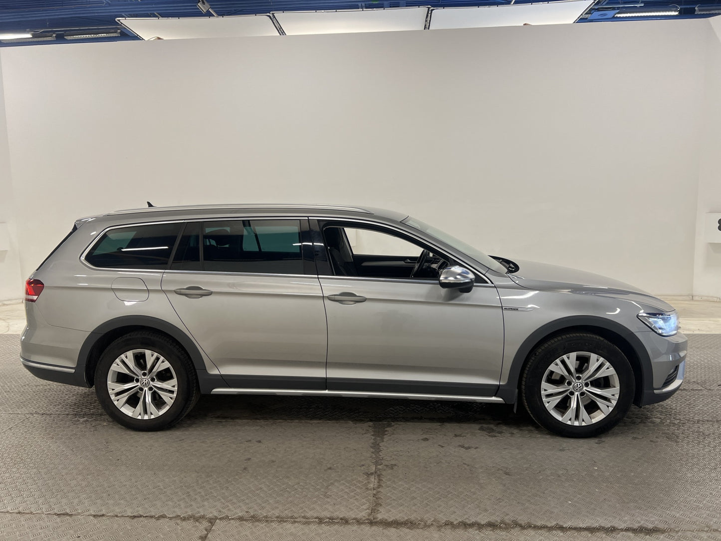 Volkswagen Passat Alltrack 4M Business Värmare Bkamera Drag