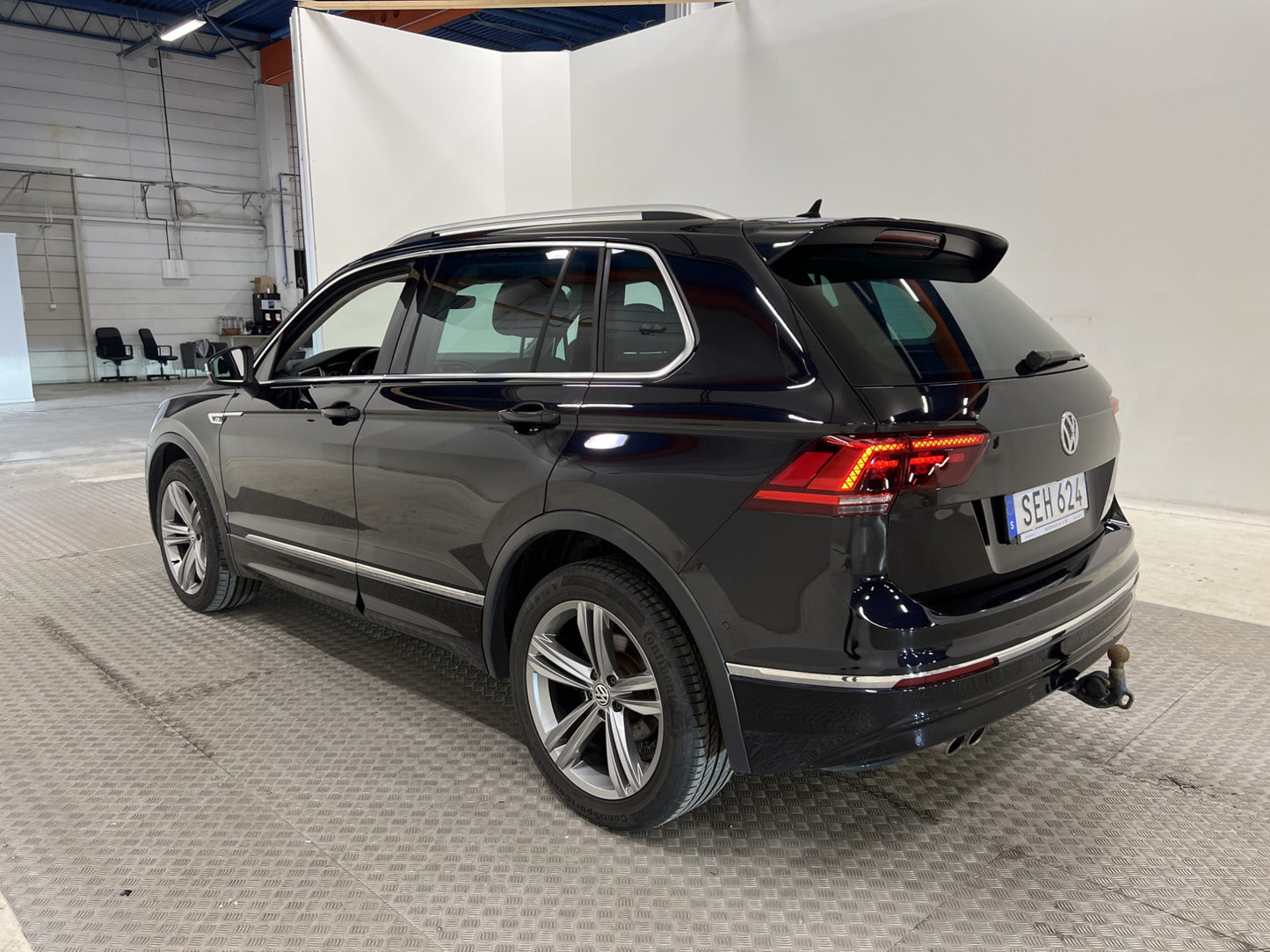 Volkswagen Tiguan 4M 190hk R-Line Cockpit Värmare B-Kam Drag