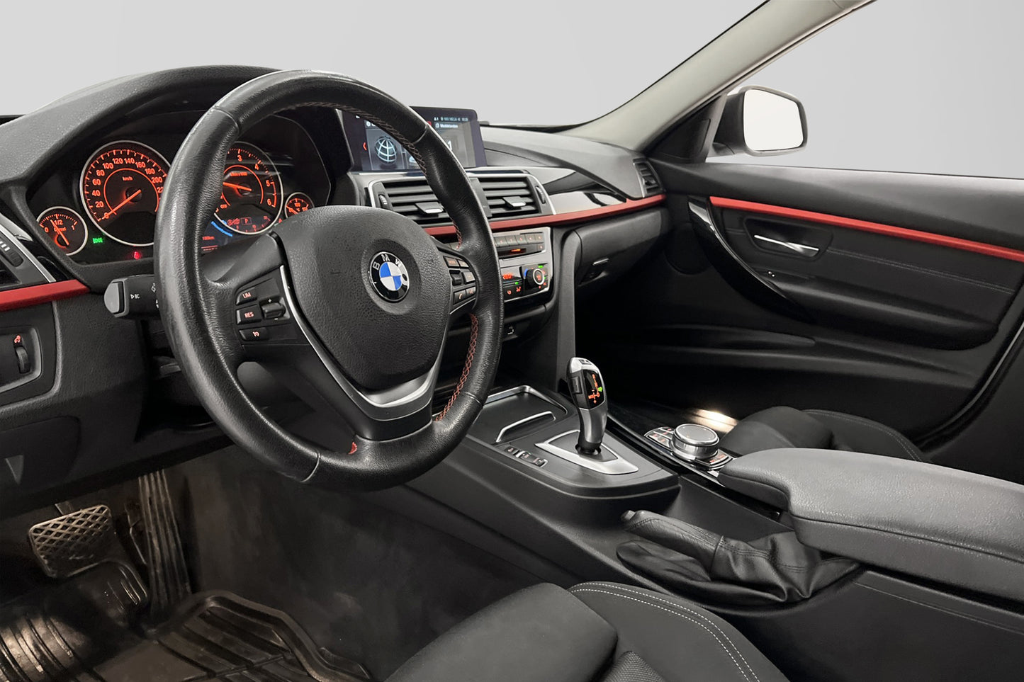 BMW 320d xDrive Sport line M-värme HiFi Navi P-sensorer Drag