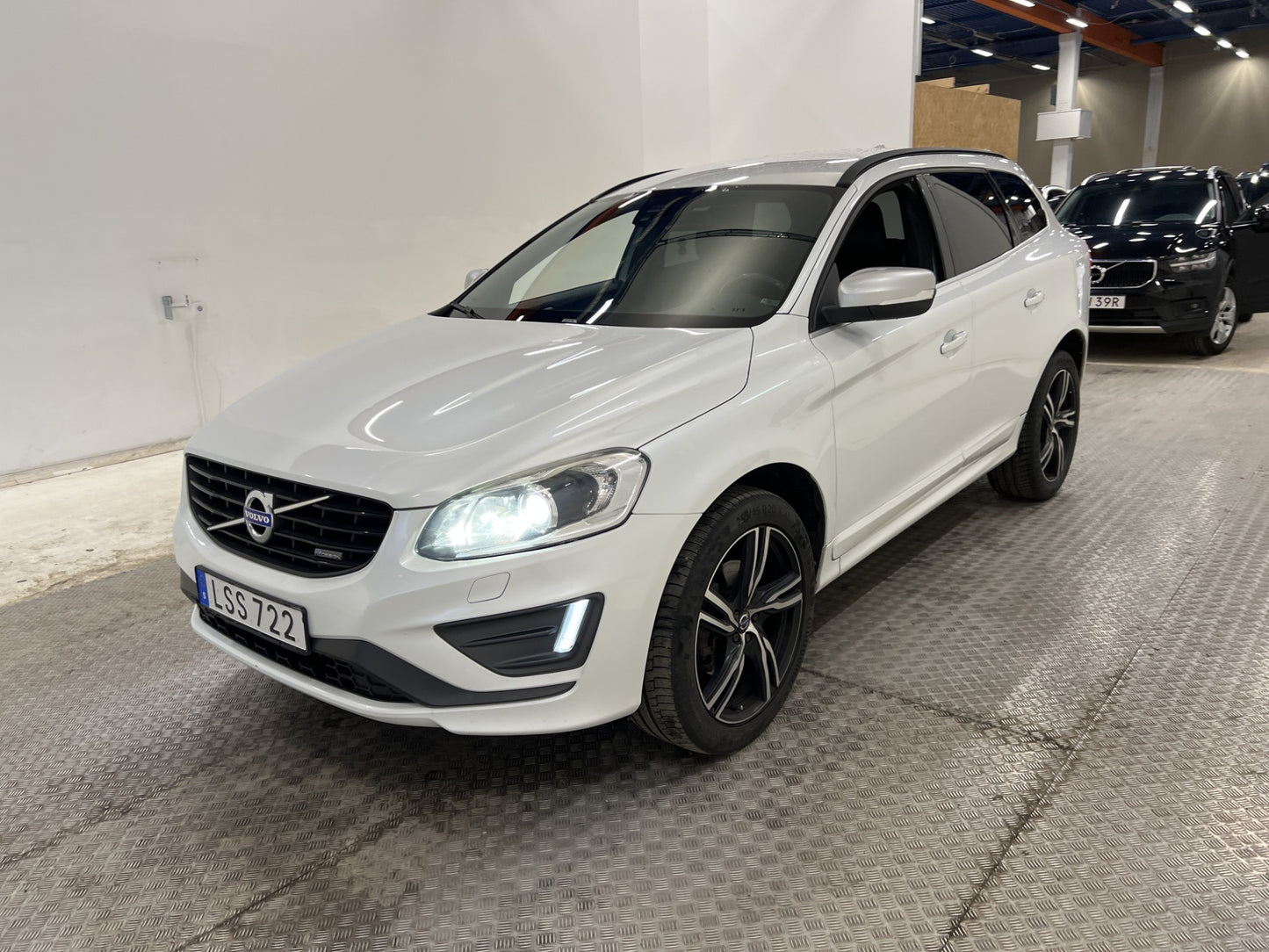 Volvo XC60 D4 181hk AWD R-Design D-Värm VOC Skinn Navi Drag