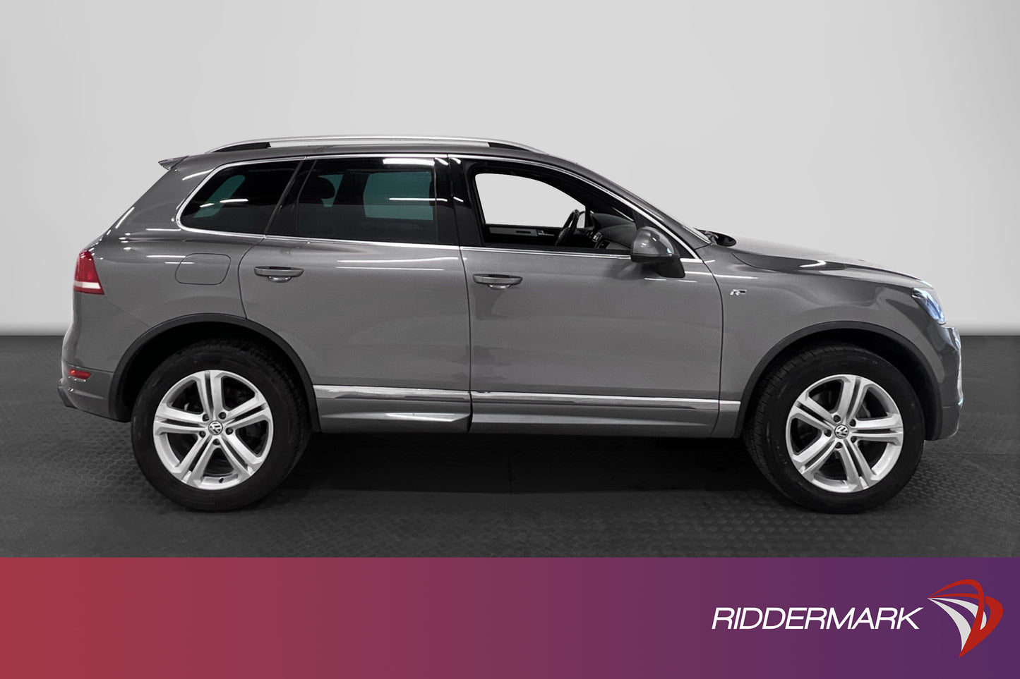 Volkswagen Touareg 3.0 V6 245hk R-line Värm Pano Drag Kamera