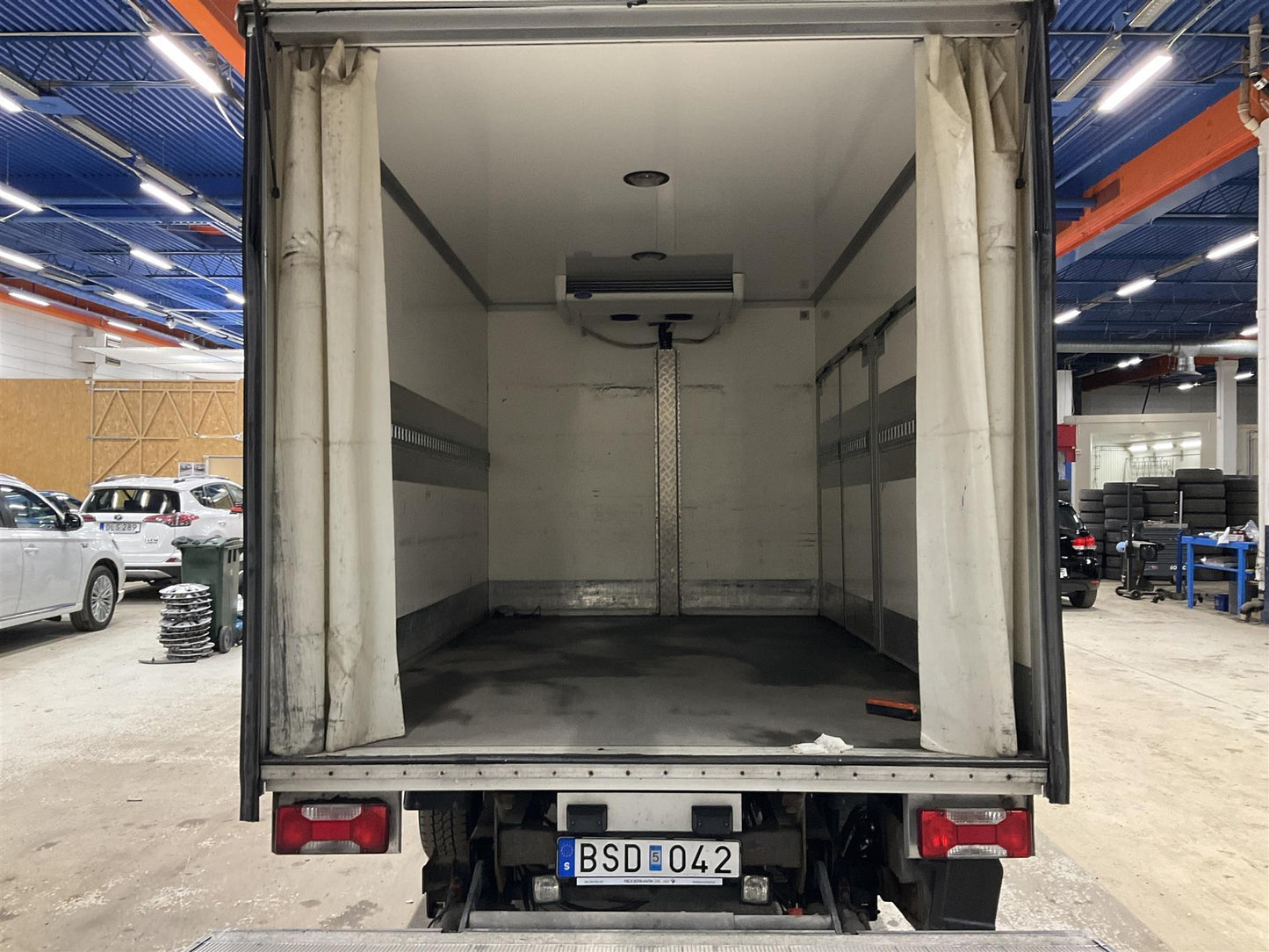 Iveco Daily 3.0HPI Automat Kylbil Bakgavellyft Moms