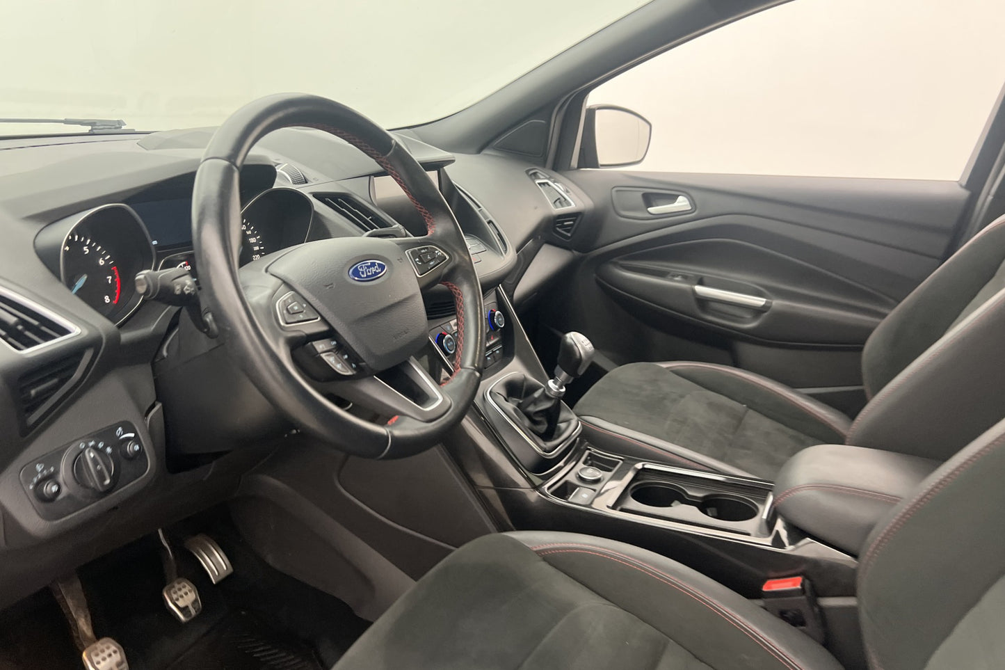 Ford Kuga 1.5 EcoBoost 150hk ST-Line Kamera Rattvärm Välserv