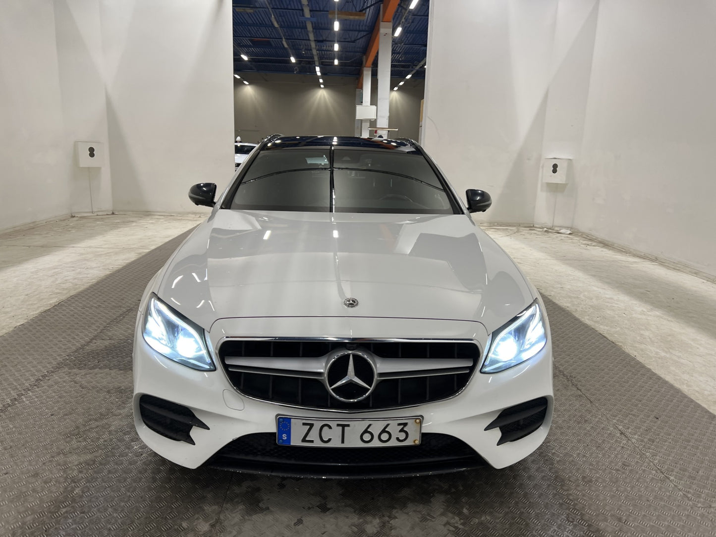 Mercedes-Benz E 220 T d 194hk AMG Pano 360° Burm Värm Wide