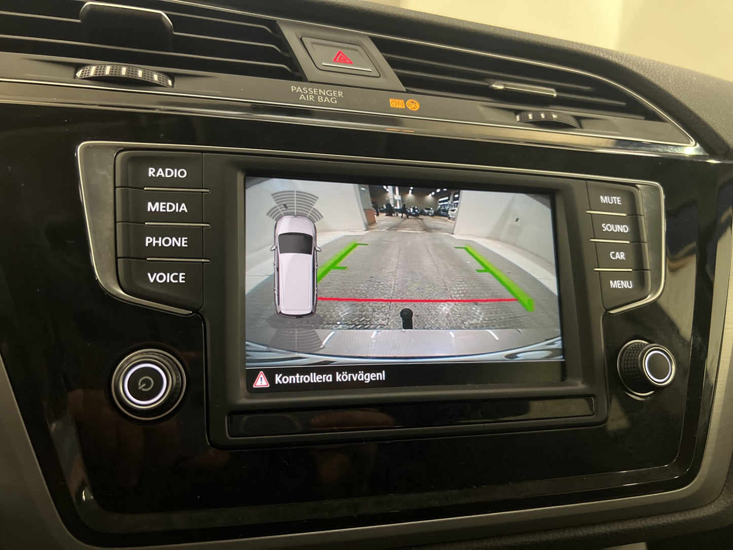 Volkswagen Touran TSI 110hk 7-sits CarPlay Kamera Dragkrok