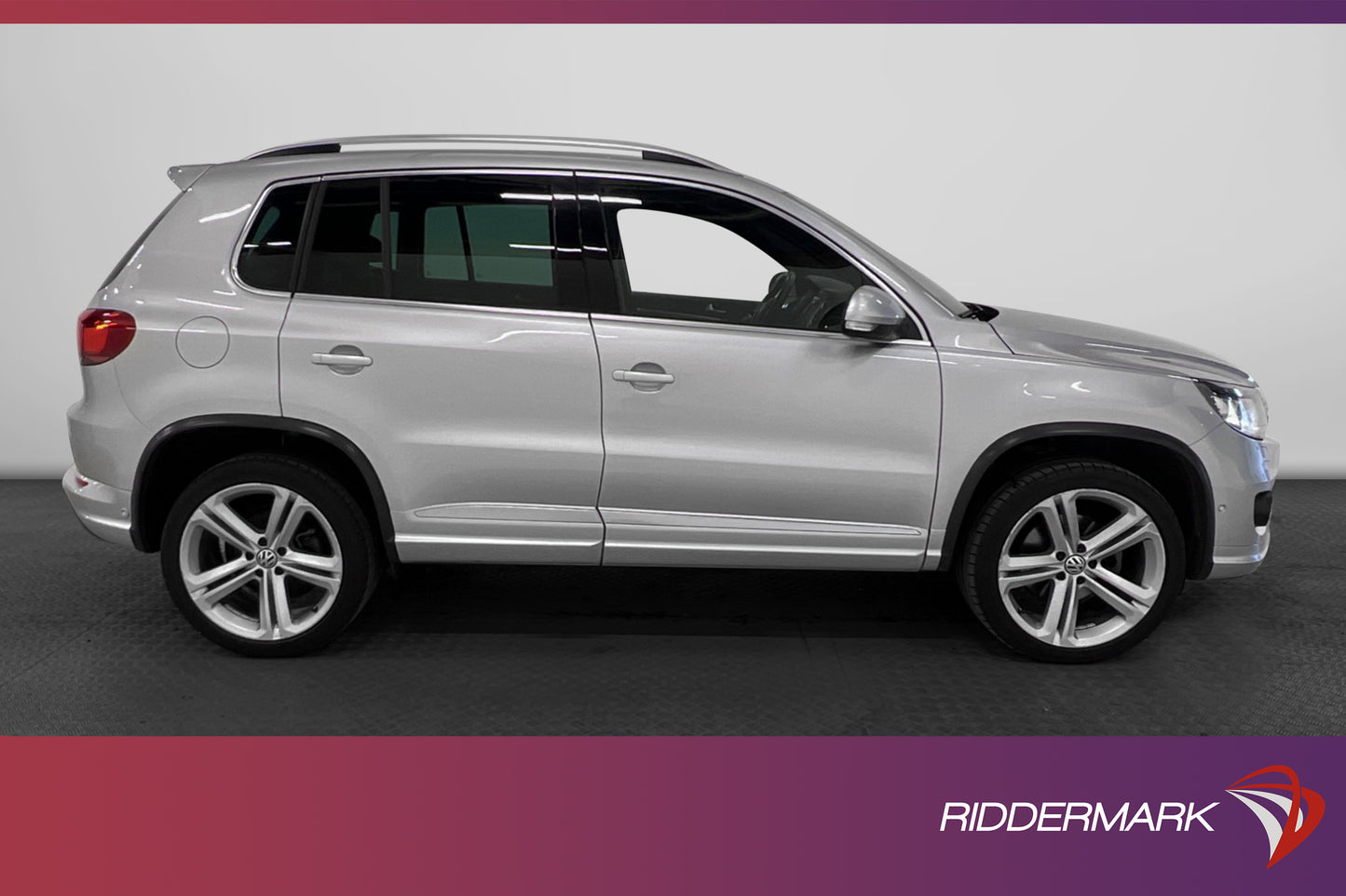 Volkswagen Tiguan 4M 184hk R-Line Pano Skinn Värmare 6645mil