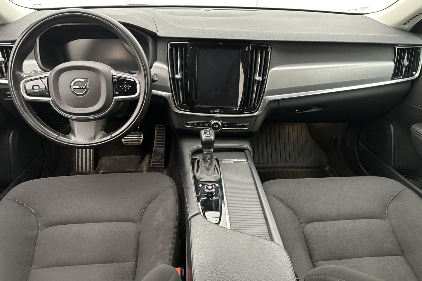 Volvo V90 D4 190hk AWD Momentum VOC Navi D-Värmare Drag