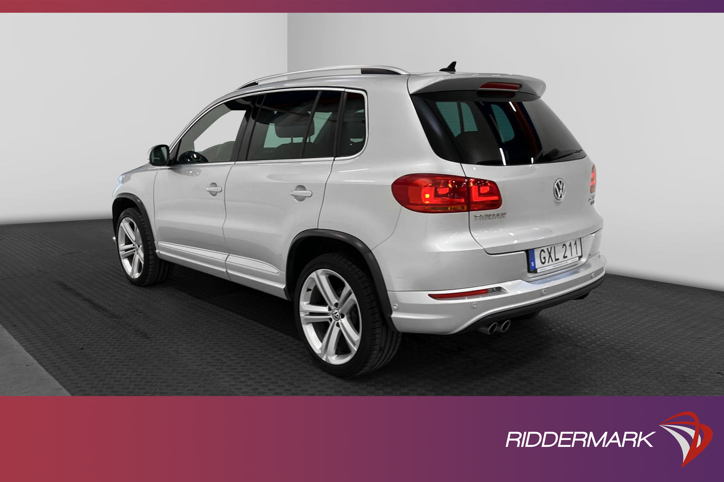 Volkswagen Tiguan 4M 184hk R-Line Pano Skinn Värmare 6645mil