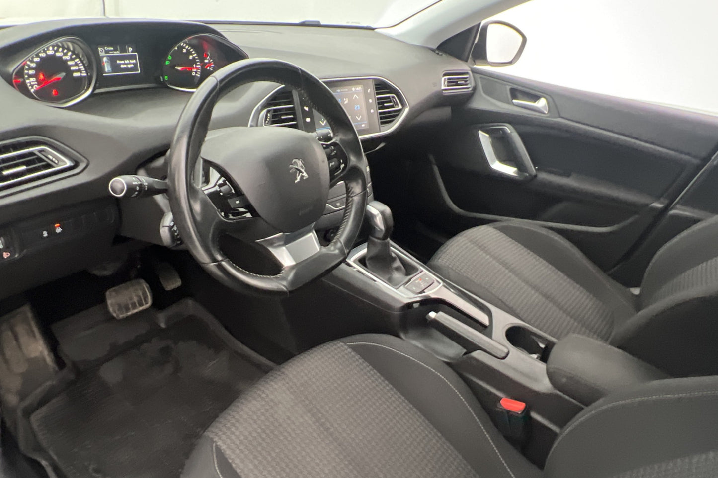 Peugeot 308 SW 1.2 e-THP 130hk Active Sensorer Välservad