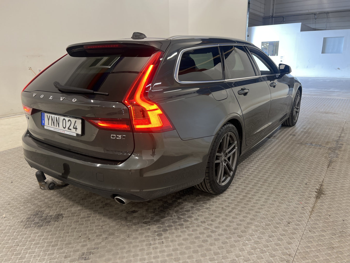 Volvo V90 D3 AWD Advanced Edition VOC Värmare Drag CarPlay