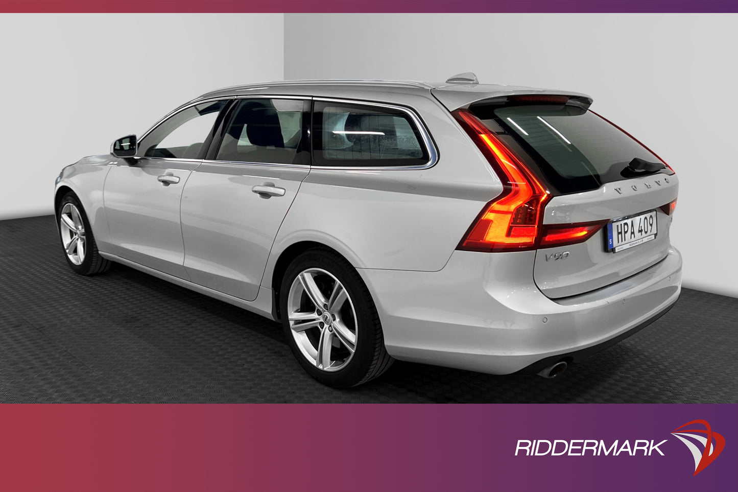 Volvo V90 T4 190hk Momentum Advc Edn B-värme VOC Keyless