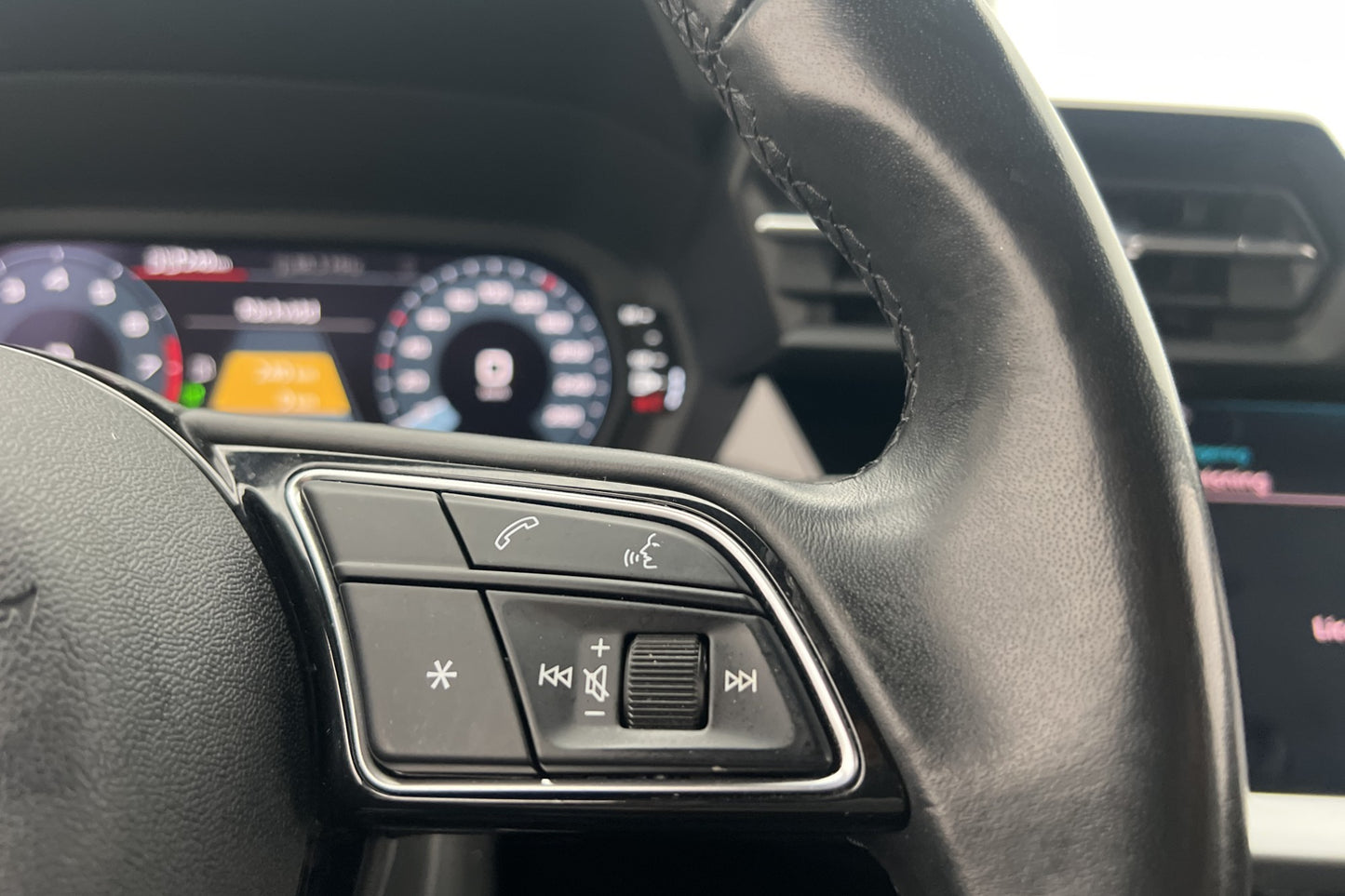 Audi A3 45 TFSI e 245hk S-Line Drag Cockpit Välservad MOMS