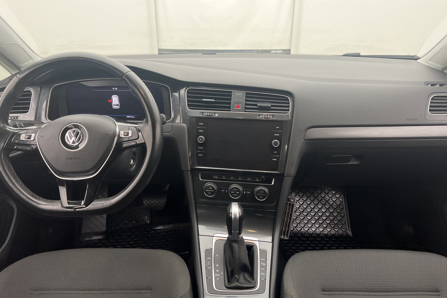 Volkswagen Golf Sportscombi 125hk Style Cockpit Värmare Drag