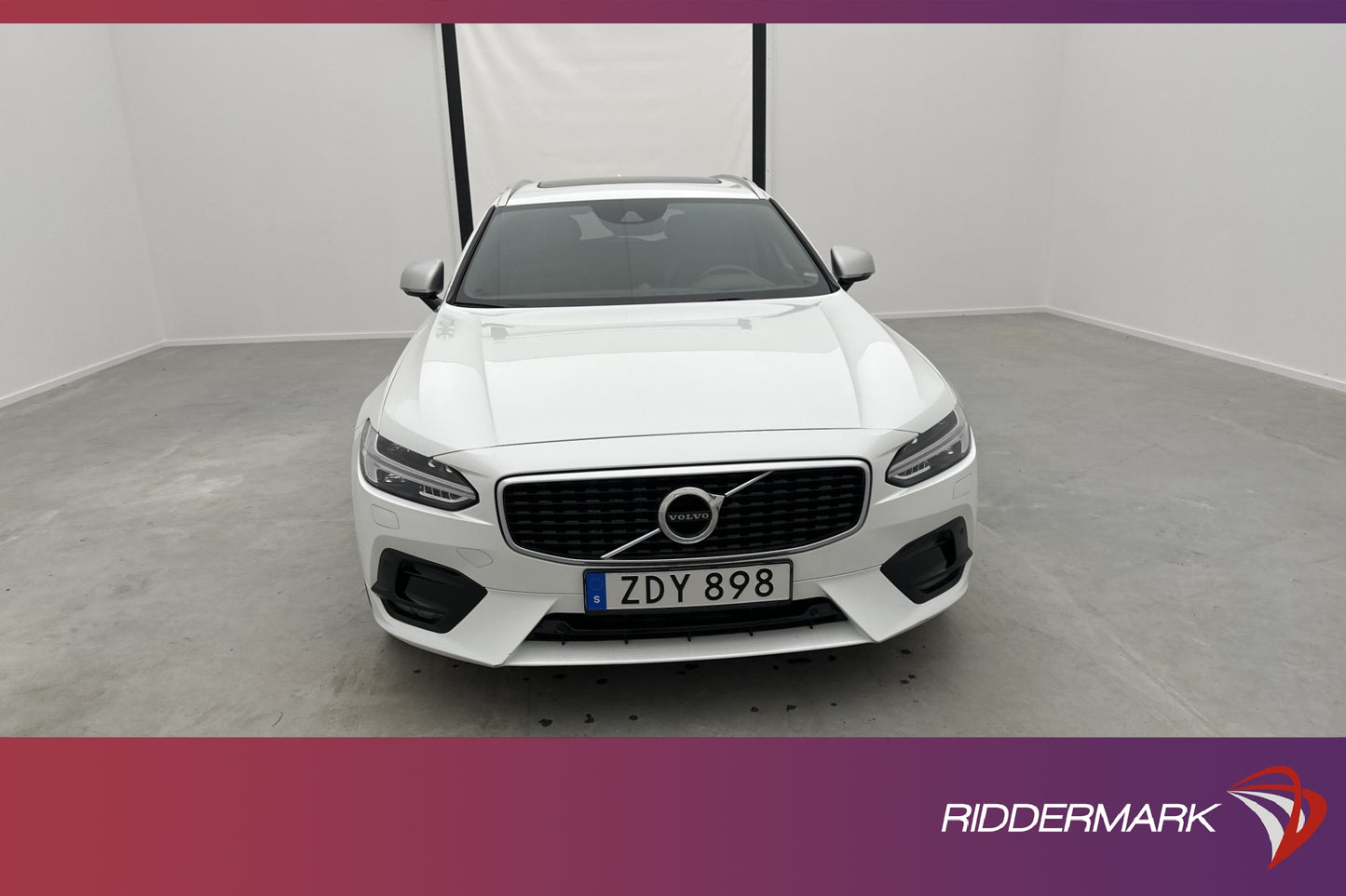 Volvo V90 D5 AWD R-Design D-Värm Pano B&W B-Kamera Navi VOC