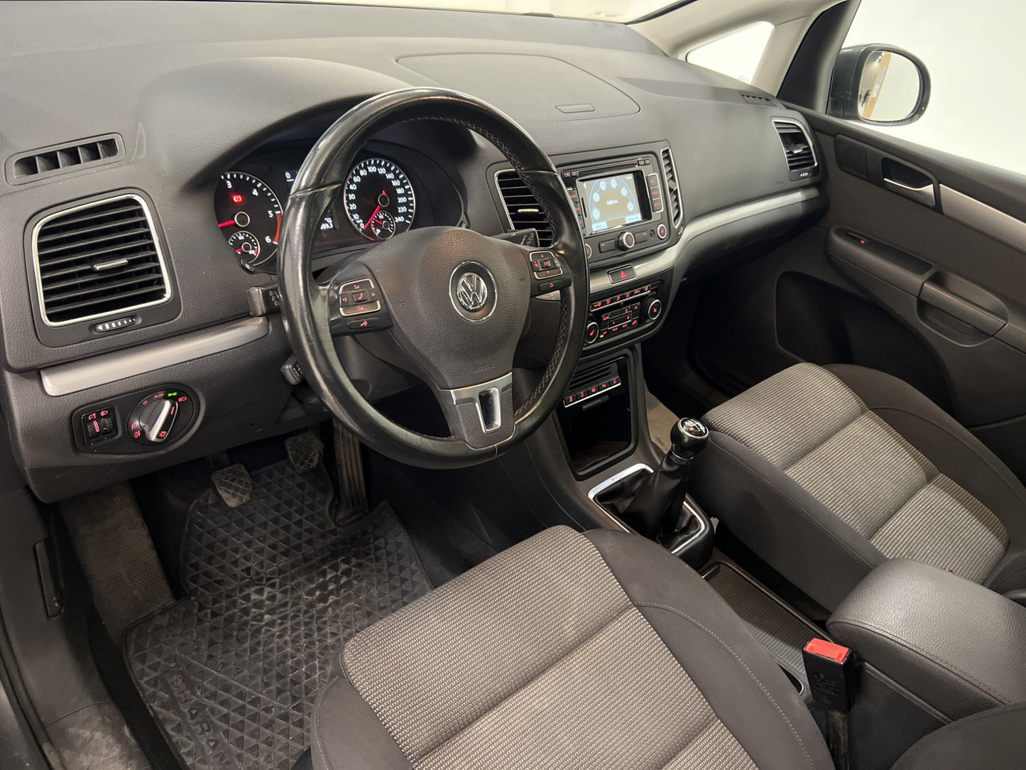 Volkswagen Sharan TDI 4M 140hk Premium 7-Sits Värm Pano Drag