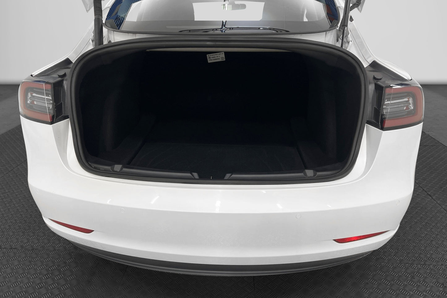 Tesla Model 3 Long Range AWD 440hk Svensksåld Autopilot