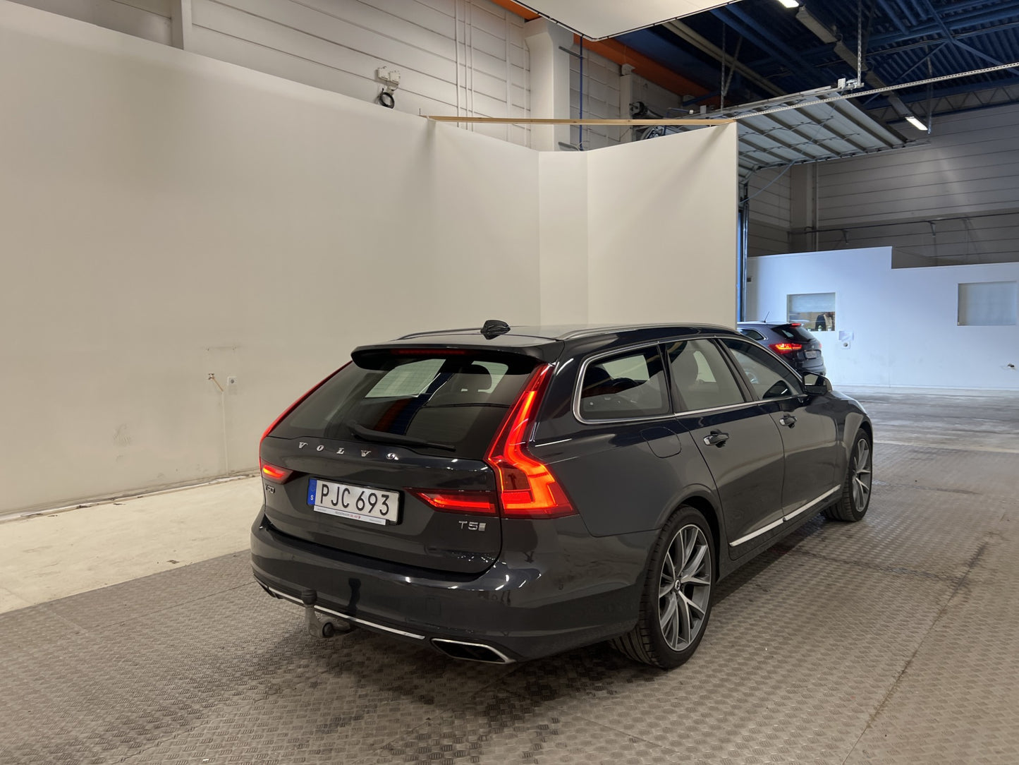 Volvo V90 T5 254hk Inscription Drag B&W Skinn Navi 360° PDC