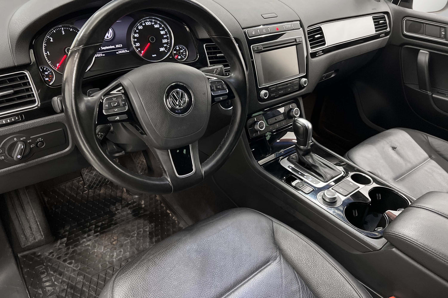 Volkswagen Touareg V6 4M R-Line Värmare Skinn Bkamera Drag