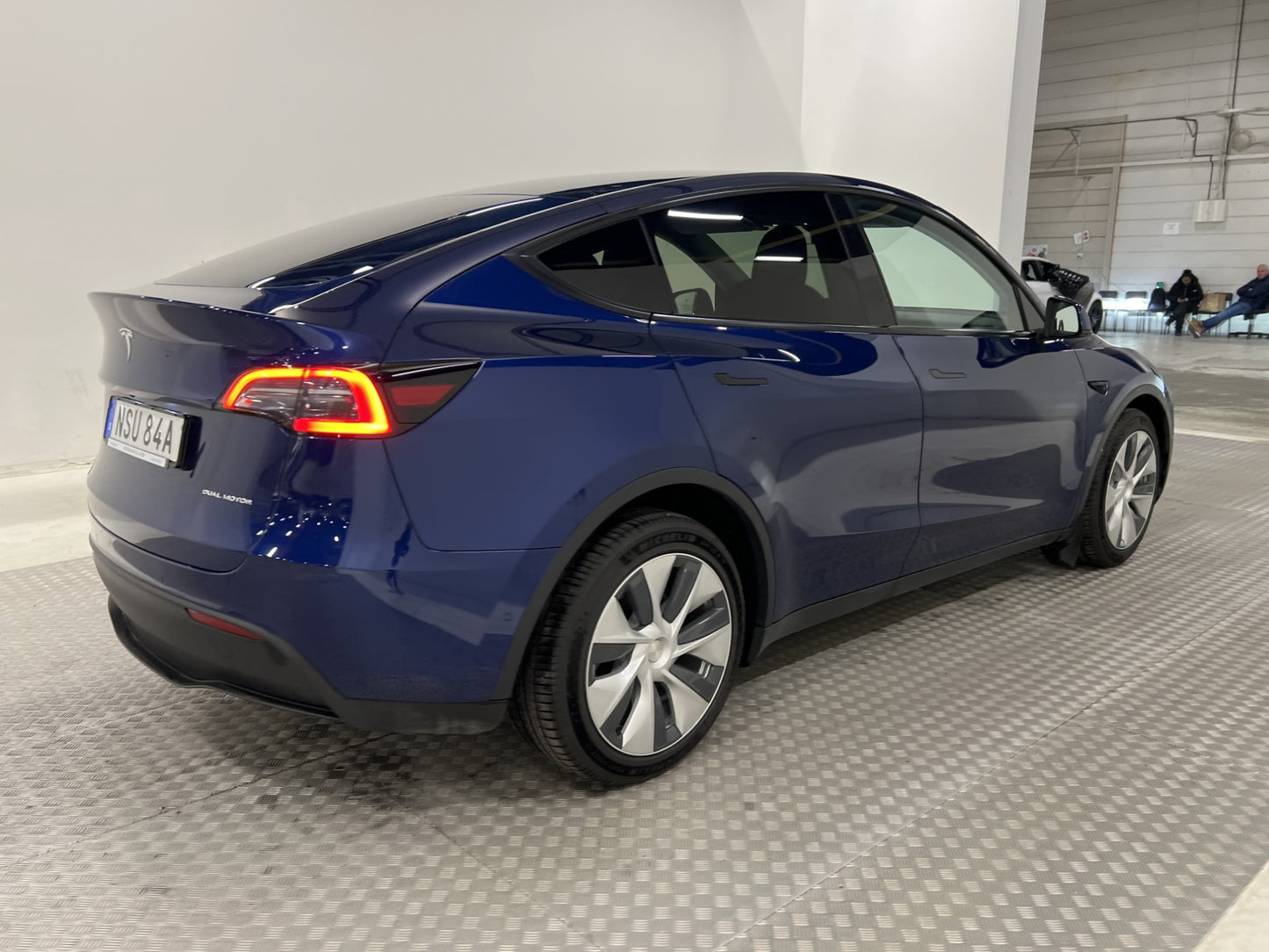 Tesla Model Y Long Range AWD 345hk Svensksåld Rattvärme