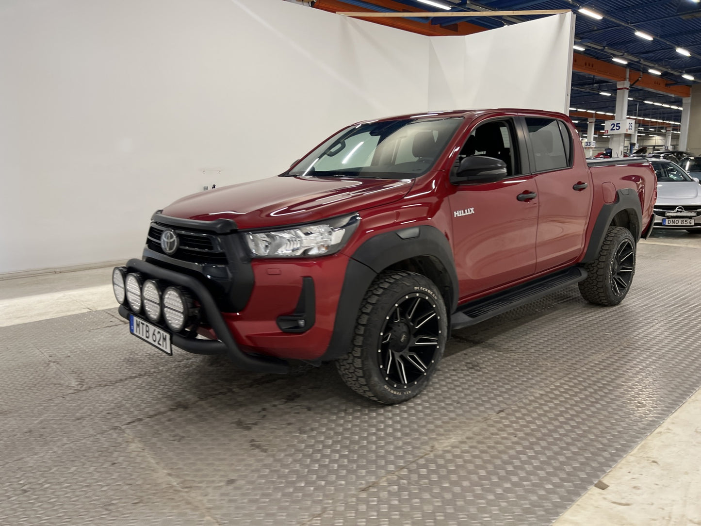 Toyota Hilux Invincible 2.8 4WD Värmare Drag Diff STUK Moms