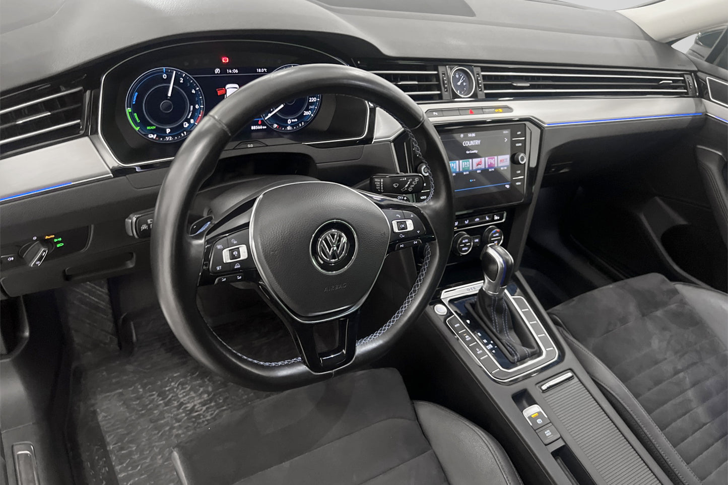 Volkswagen Passat GTE 218hk Cockpit Bkamera Keyless Drag