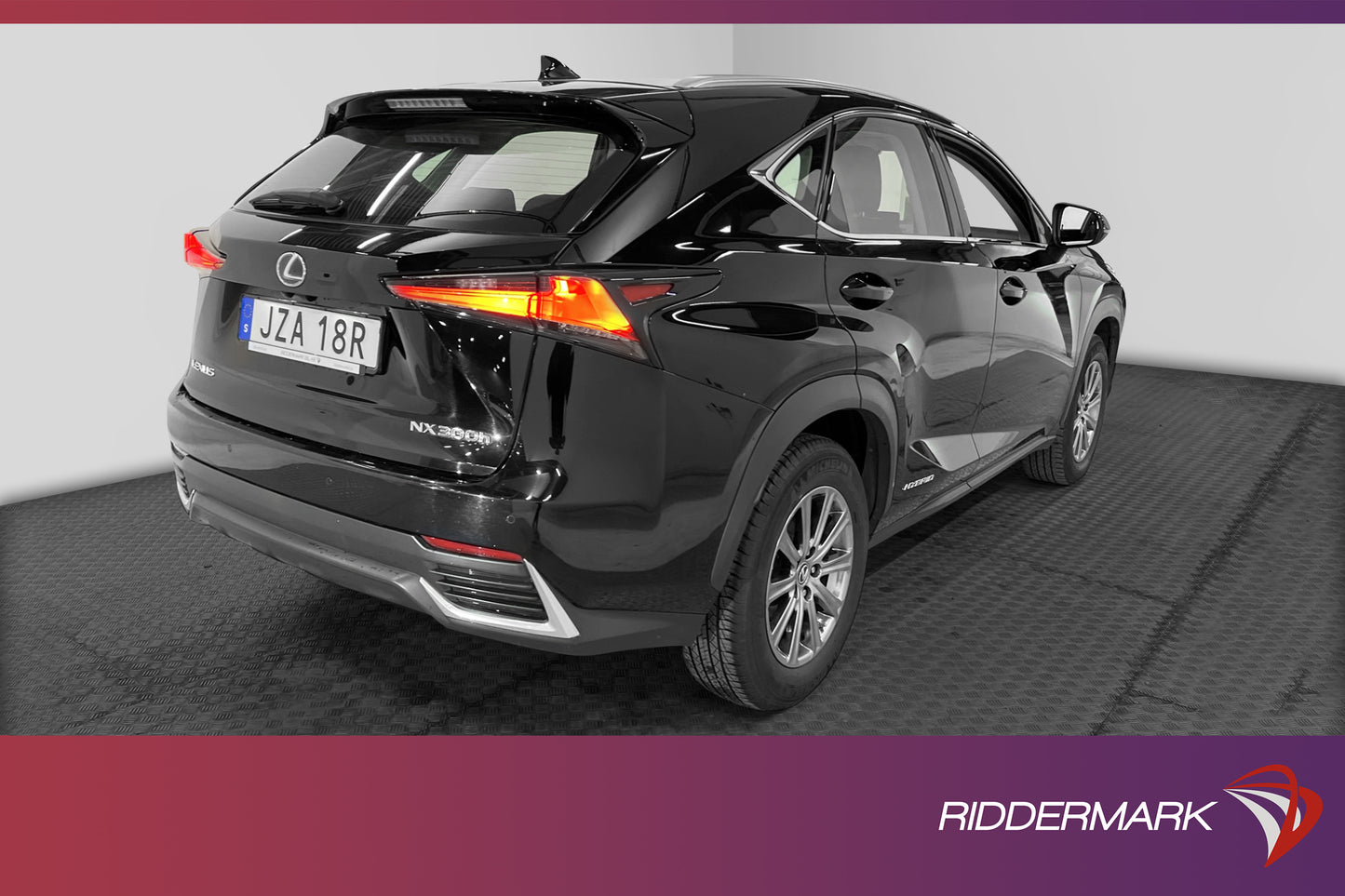 Lexus NX 300h AWD 2.5 AWD E-CVT 197hk B-Kamera Skinn 1 Ägare