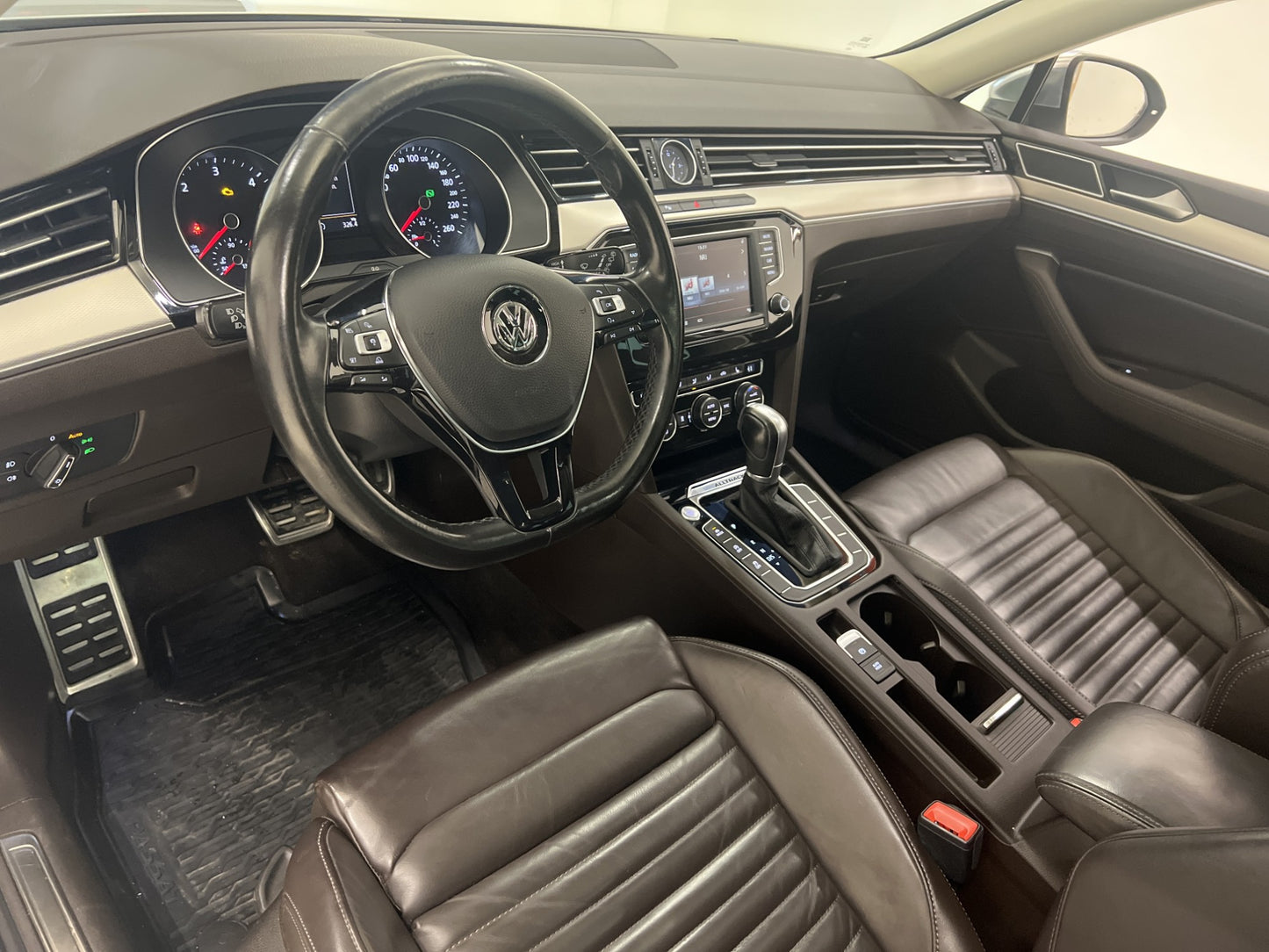 Volkswagen Passat Alltrack 4M 190hk Pano Värmare Skinn