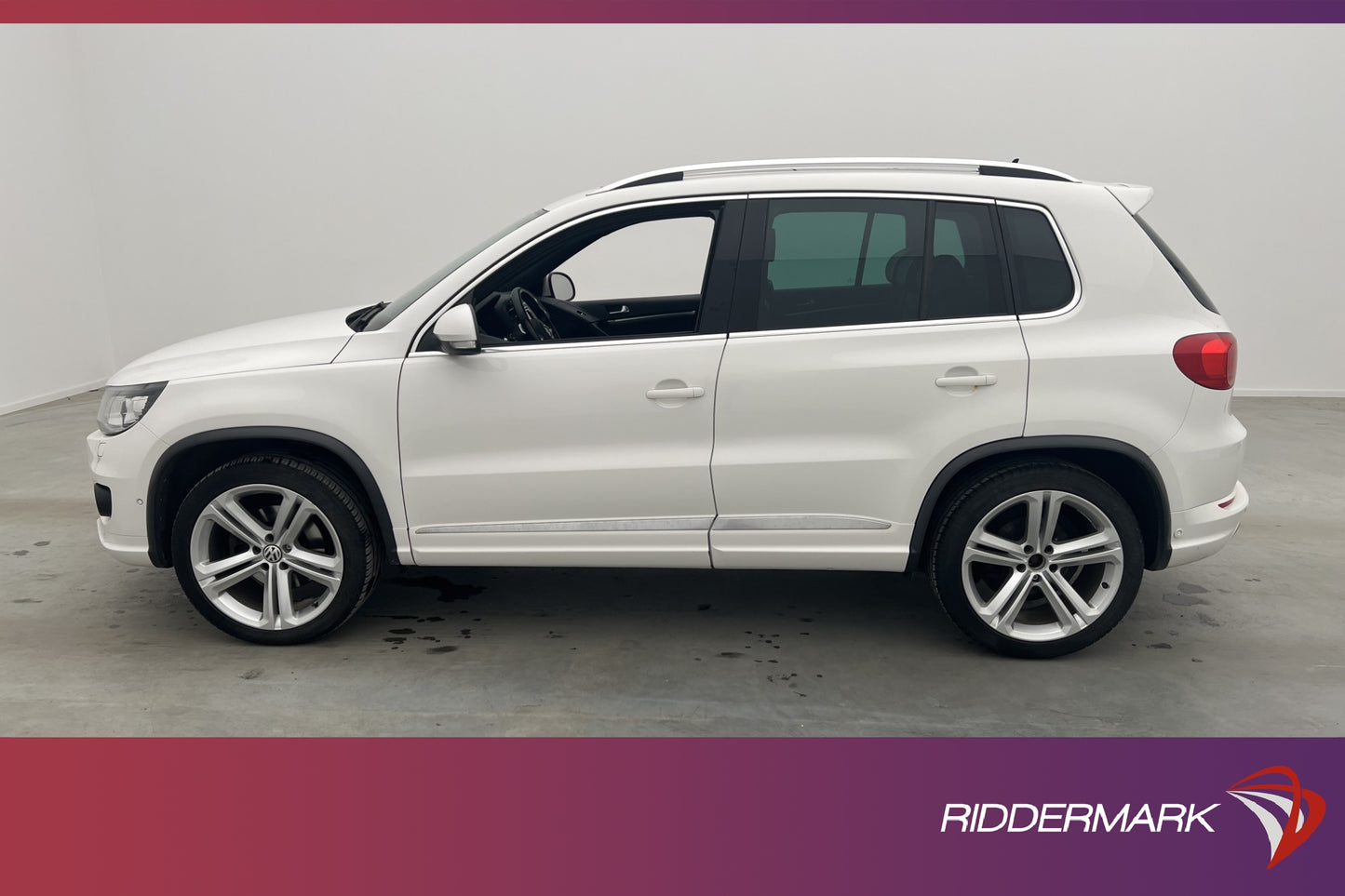 Volkswagen Tiguan 1.4 TSI 4M 160hk R-line Pano Värmare Skinn