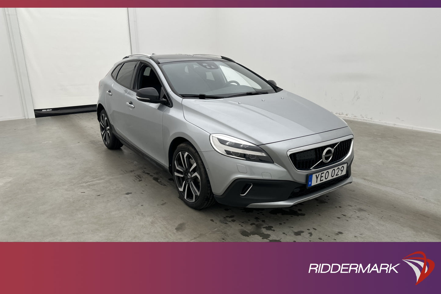 Volvo V40 Cross Country D2 120hk Summum Värm Pano Kamera VOC