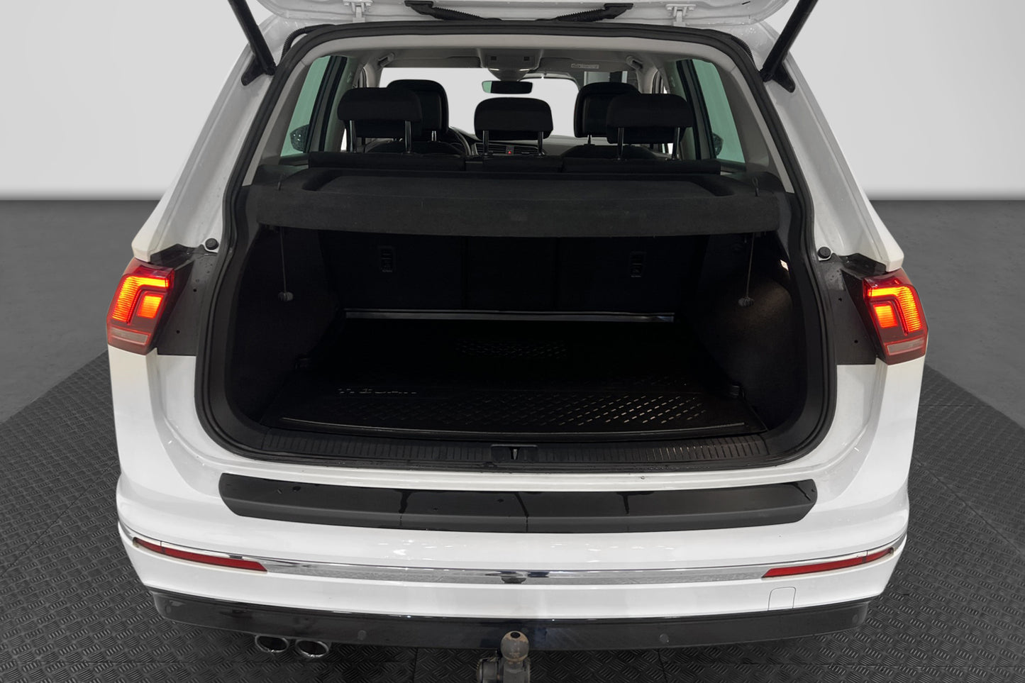 Volkswagen Tiguan 1.4 TSI 4M Executive Värm B-Kamera Drag