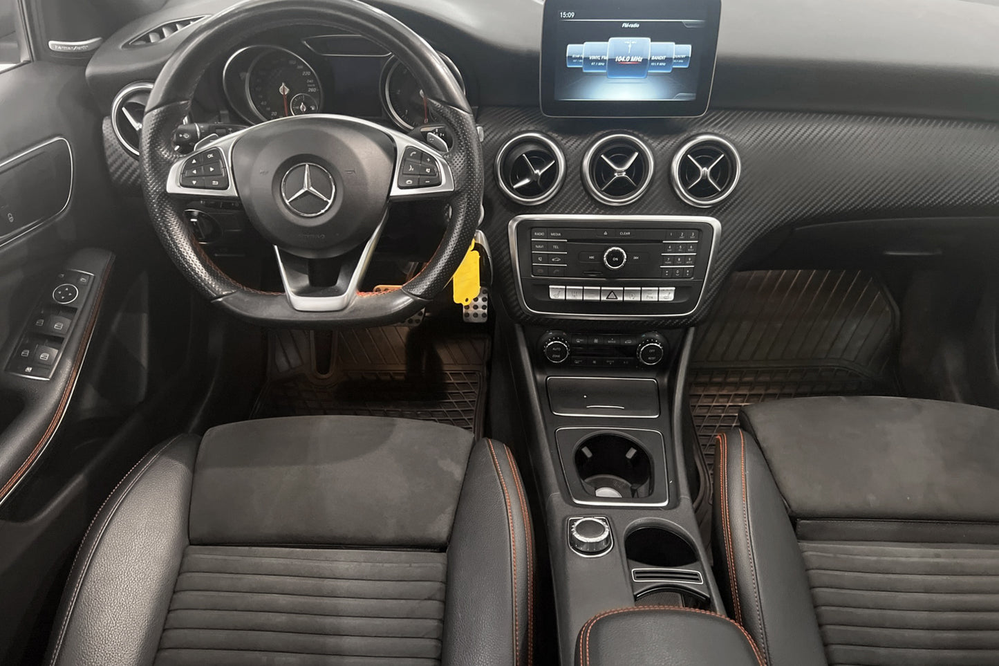 Mercedes-Benz A 200 d 136hk AMG D-Värm Pano H/K Navi Kamera