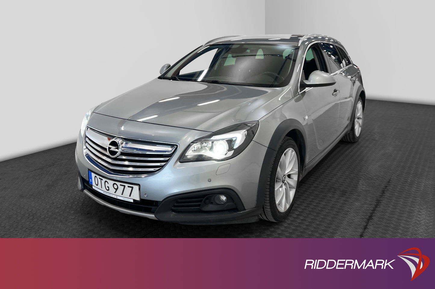 Opel Insignia Country Tourer 4x4 163hk Värmare Navi Drag PDC