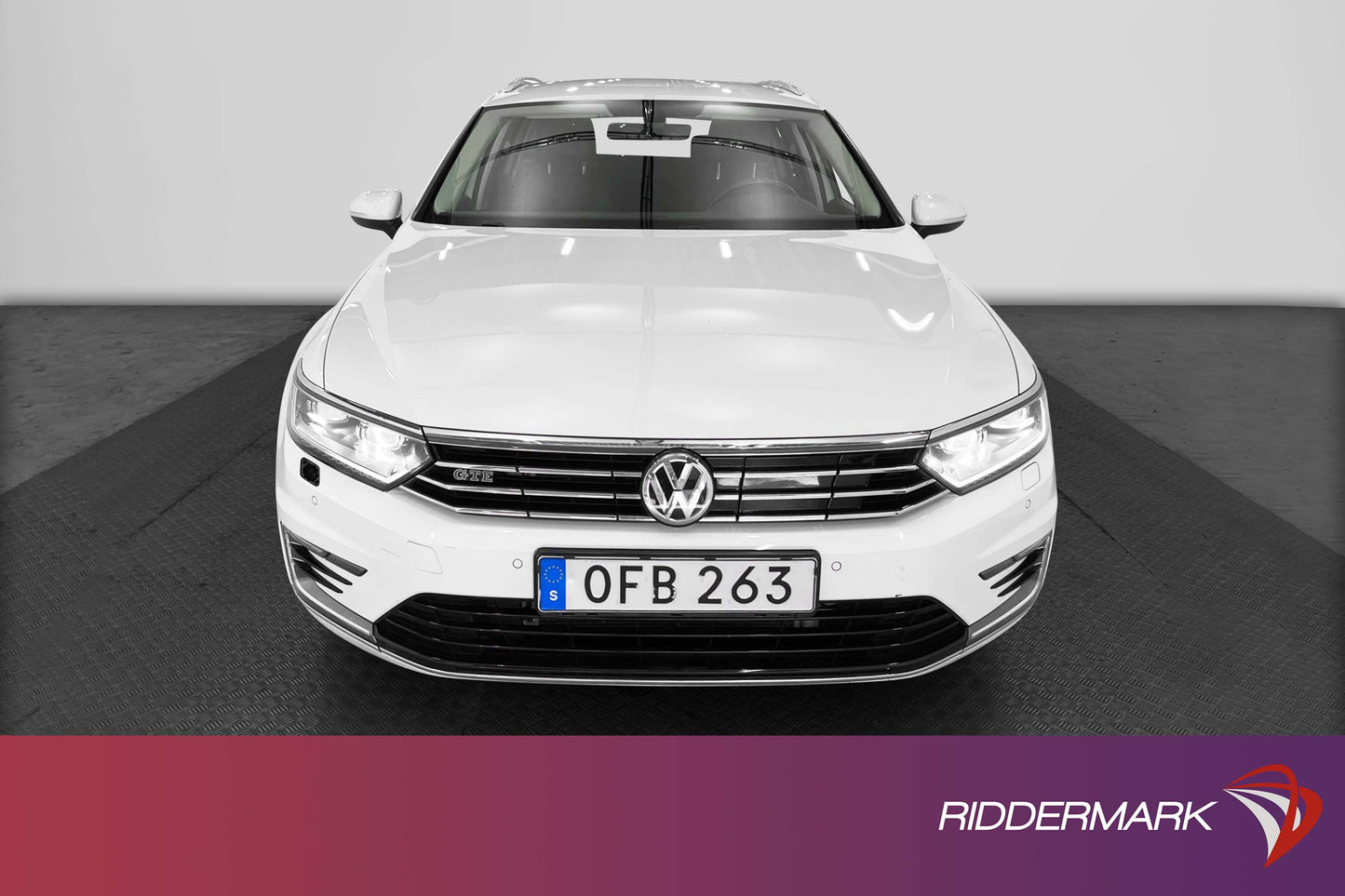 Volkswagen Passat GTE 218HK Värmare Halvskinn Drag B-kamera