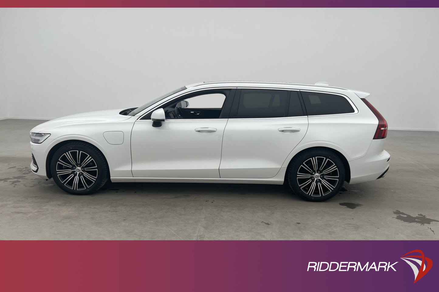 Volvo V60 T8 AWD Inscription Pano VOC Värm Orrefors Välserv