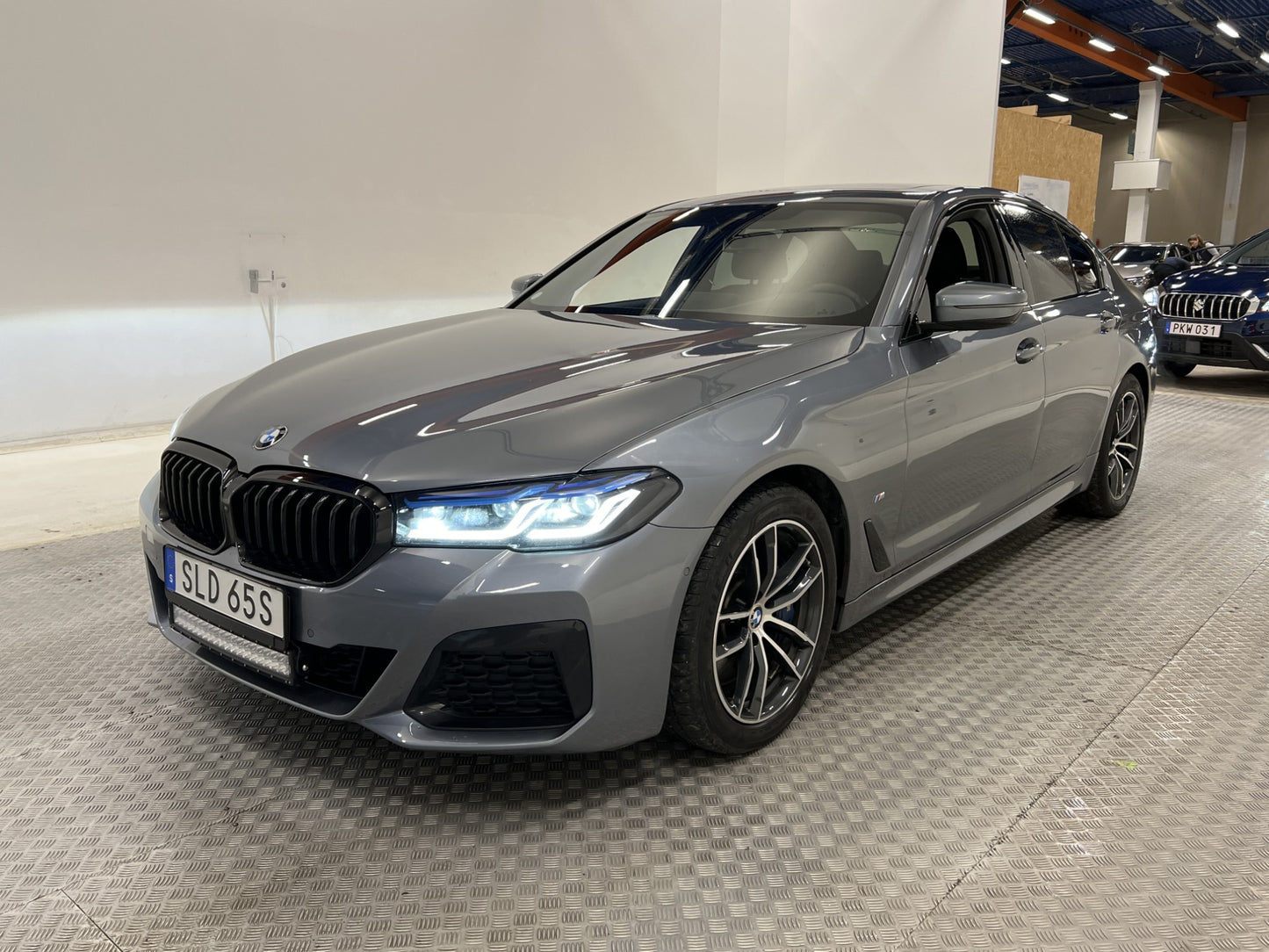 BMW 530d xDrive M Sport Värmare 360° H/K Taklucka Laser MOMS