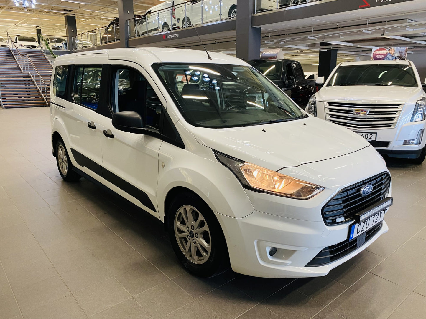 Ford Grand Tourneo Connect 100hk Värmare Drag 5-Sits Moms