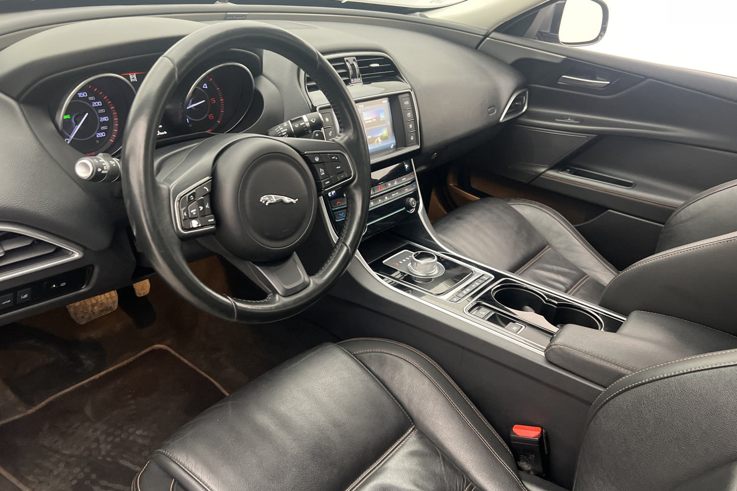 Jaguar XE 20d 180hk Prestige D-Värm Skinn Kamera Navi Drag