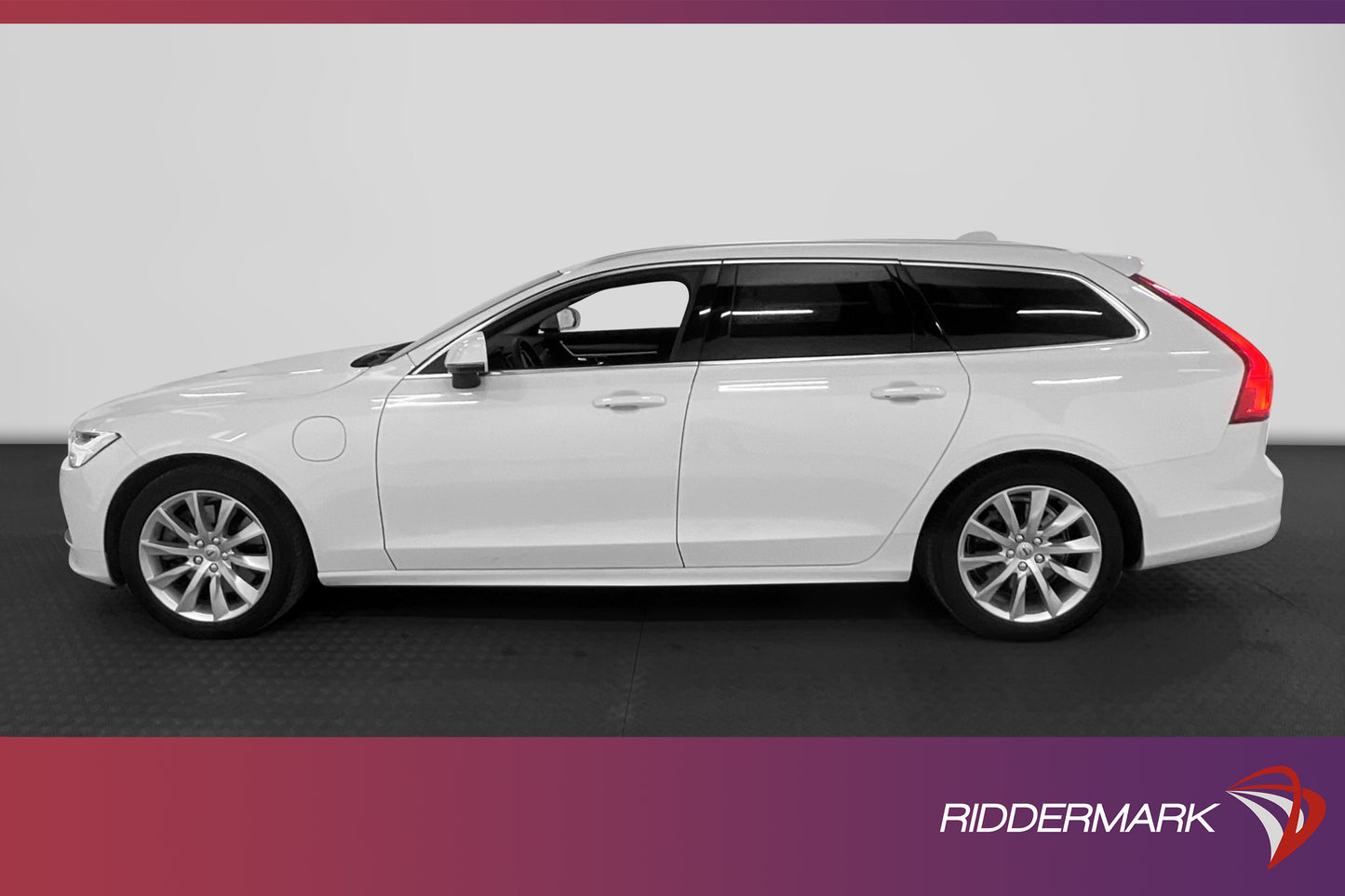 Volvo V90 T8 TwEn AWD 392HK Momentum Advanced Edition