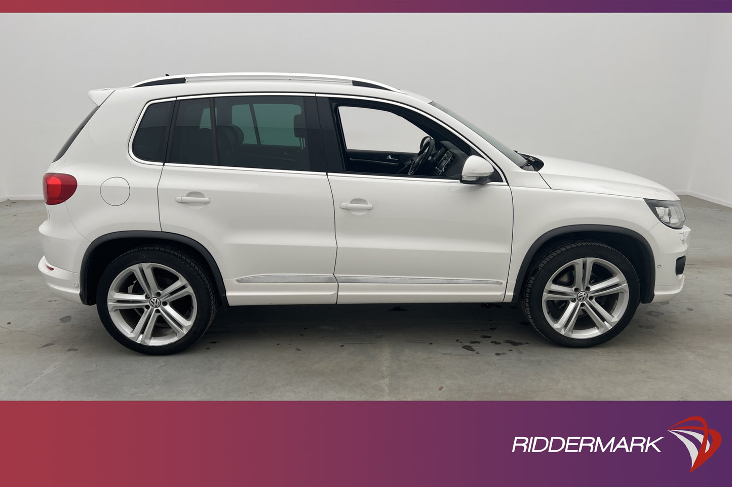 Volkswagen Tiguan 1.4 TSI 4M 160hk R-line Pano Värmare Skinn