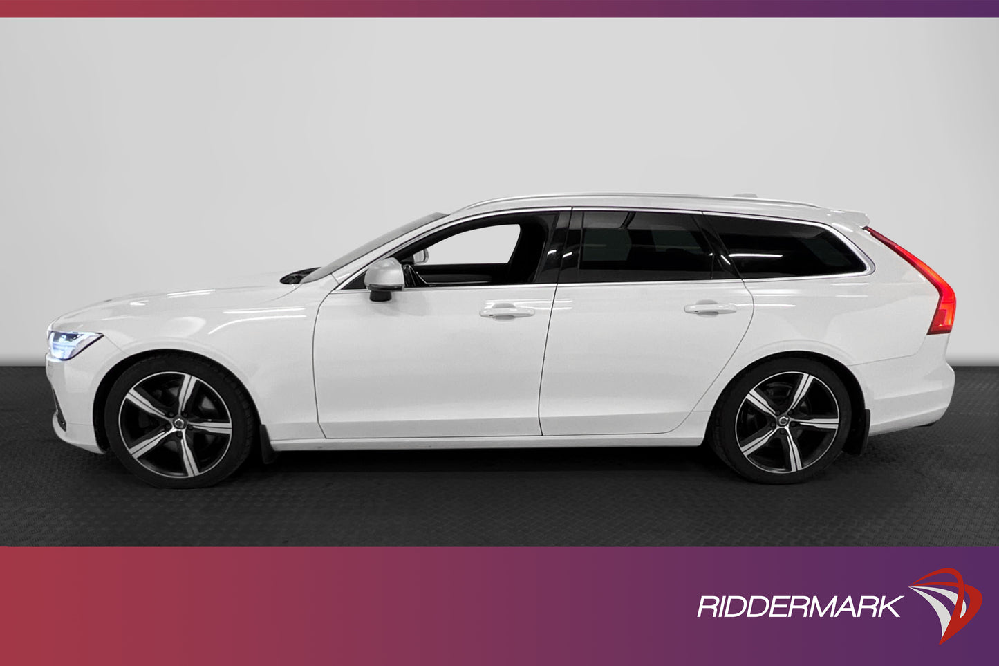 Volvo V90 D5 AWD 235hk R-Design D-Värm B-Kam VOC Navi Drag