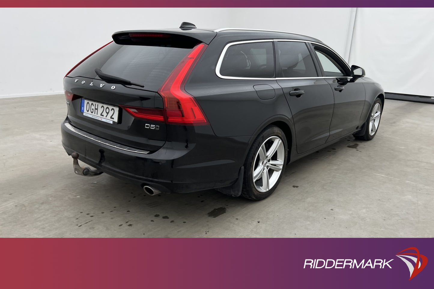 Volvo V90 D5 AWD Advanced VOC Värm Navi BLIS CarPlay Drag