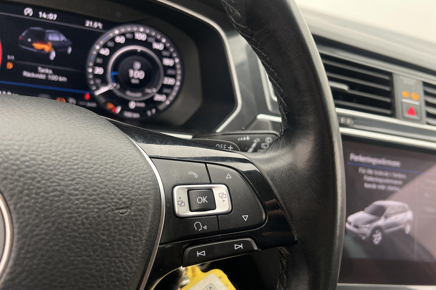 Volkswagen Tiguan 2.0 TDI 4M R-Line Cockpit Värm Kamera Drag