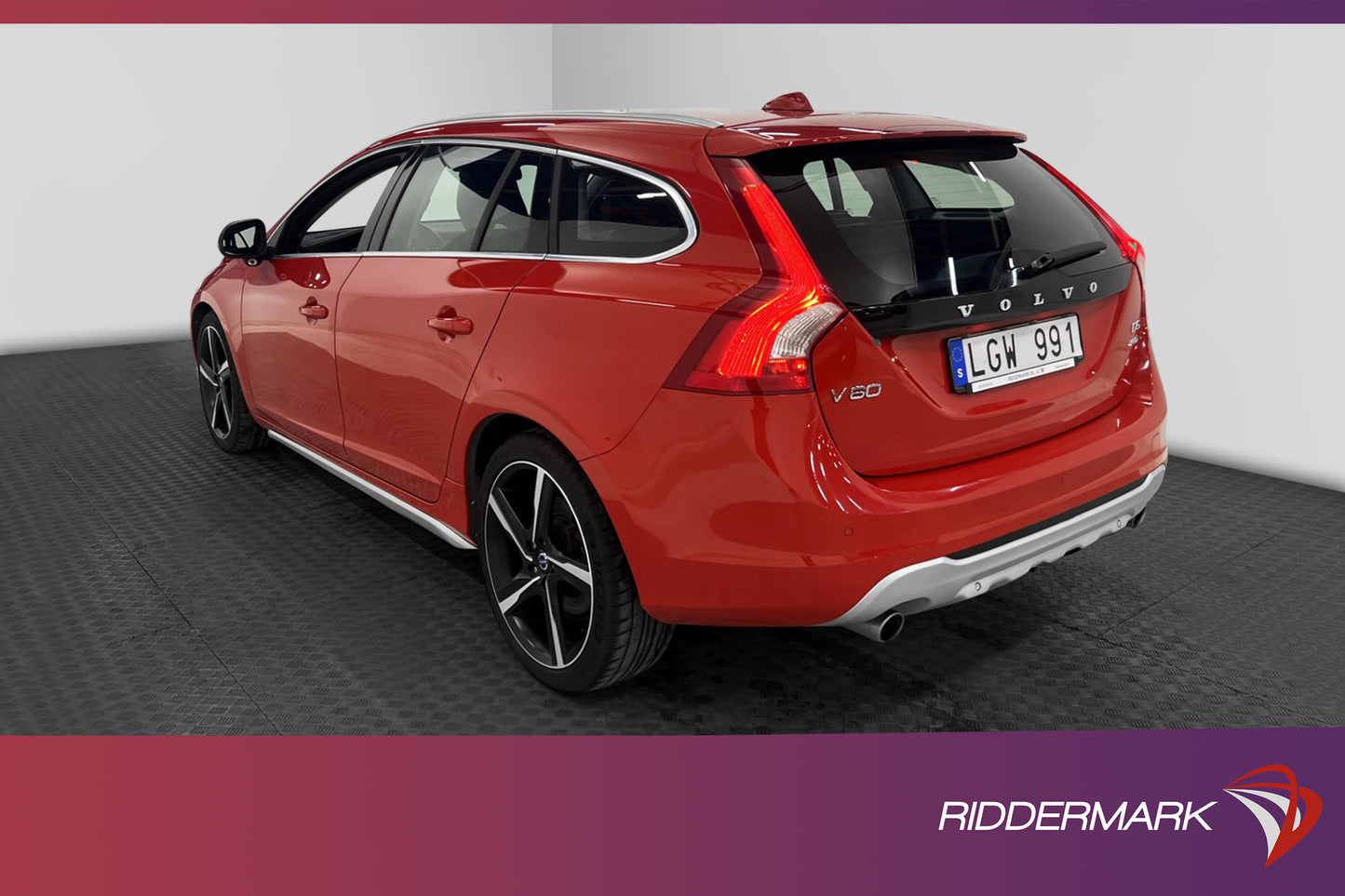 Volvo V60 D5 205hk AWD Summum D-värm VOC BLIS Navi Drag