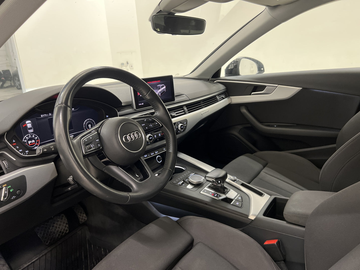 Audi A4 2.0 TFSI Quattro 252hk Cockpit Värmare Svart Optik