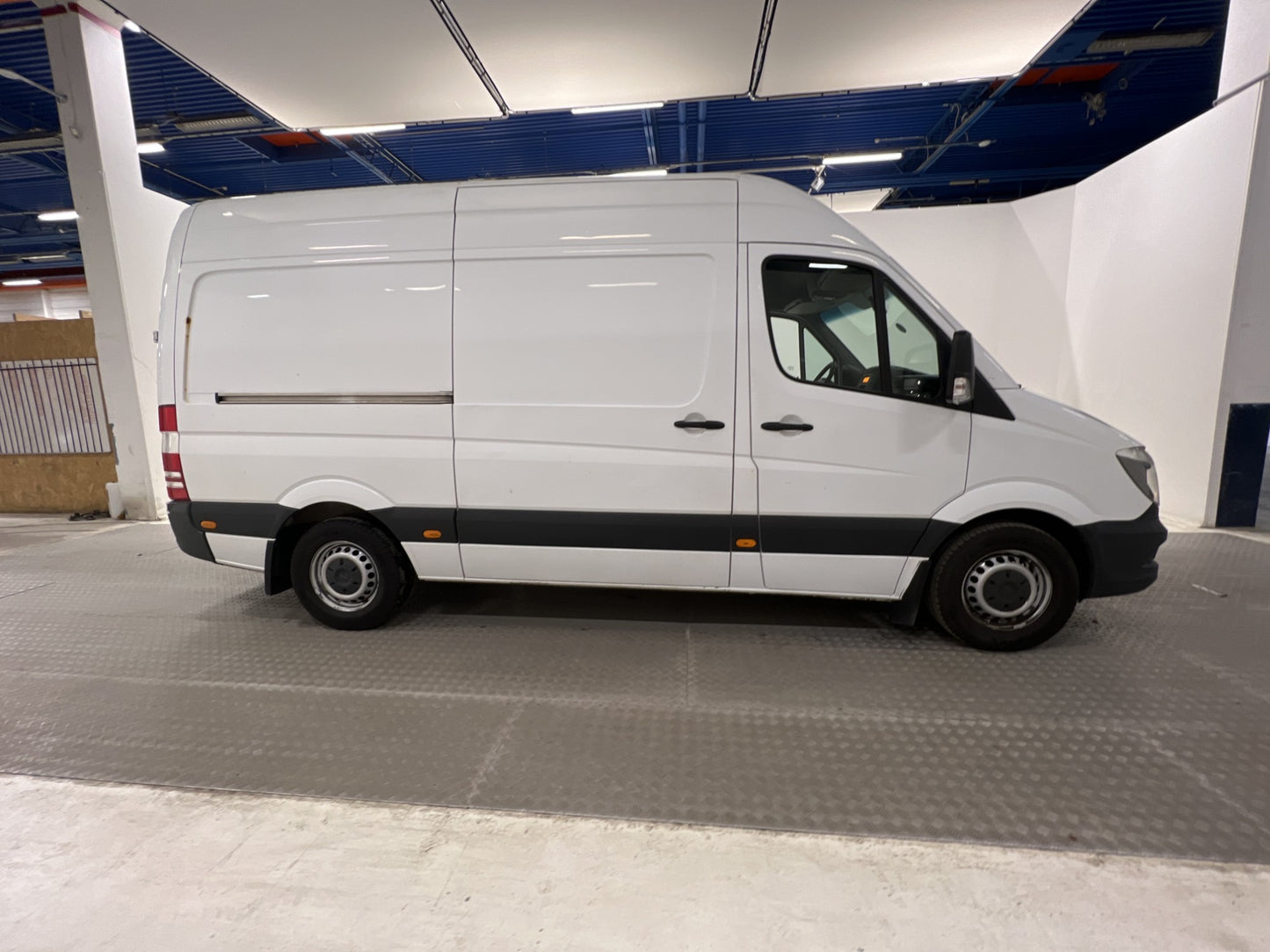 Mercedes-Benz Sprinter L2H2 316CDI Värmare 3-Sits 1-Ägare