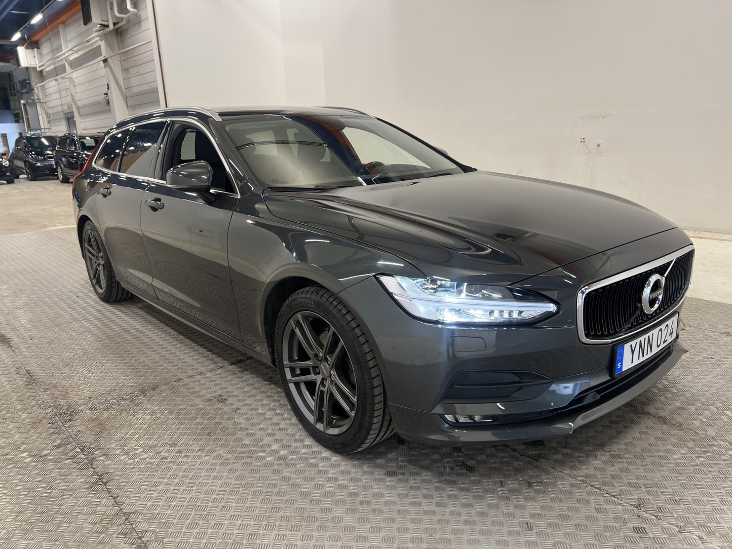 Volvo V90 D3 AWD Advanced Edition VOC Värmare Drag CarPlay