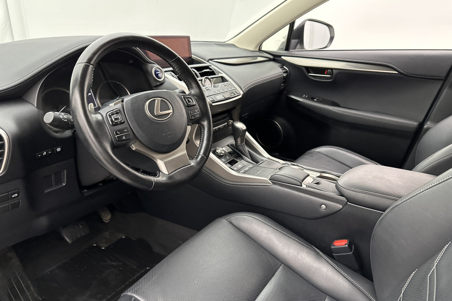 Lexus NX 300h AWD 197hk Executive Kamera Navi Skinn Välserv