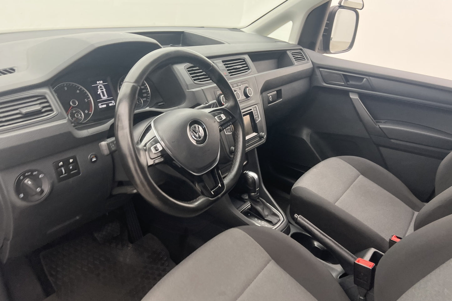 Volkswagen Caddy 2.0TDI DSG Värmare Dragkrok PDC Moms